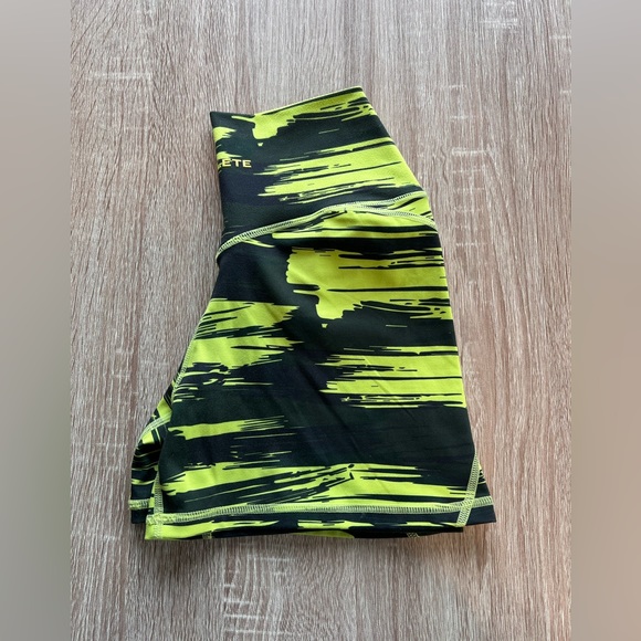 Alphalete shorts. Worn a few times, like new - Picture 2 of 3